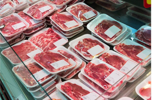 prateleira com carne dry aged e carne maturada